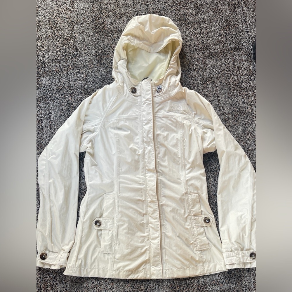 The North Face Women's cream raincoat small hyvent